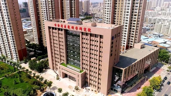 甘肅省建筑科學(xué)研究院（集團(tuán)）有限公司，成立于1973年，是甘肅省領(lǐng)先從事建筑科學(xué)研究和科技研發(fā)的綜合性咨詢(xún)與技術(shù)服務(wù)機(jī)構(gòu)，是國(guó)家高新技術(shù)企業(yè)、全國(guó)用戶(hù)滿(mǎn)意標(biāo)桿企業(yè)、甘肅省科技創(chuàng)新型企業(yè)。